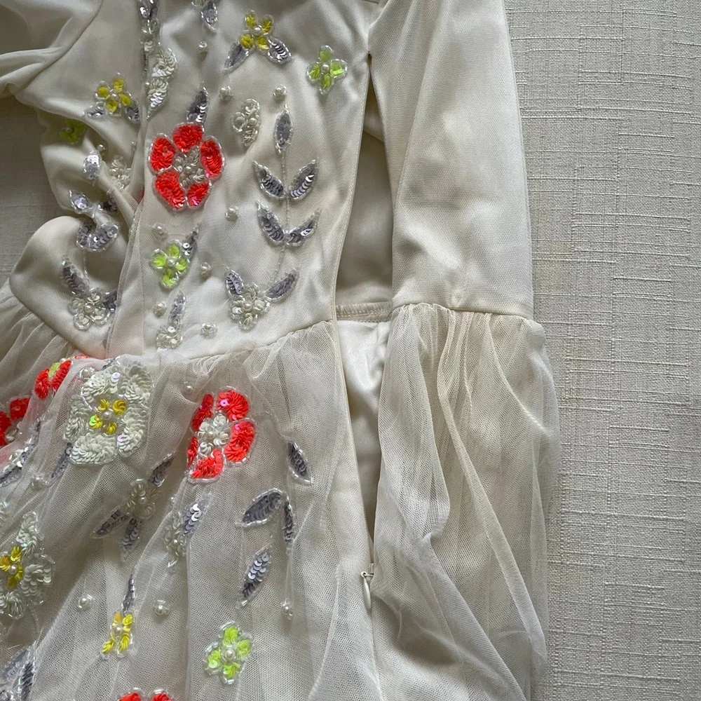 ASOS Cream and White Special Occasion Dress - Picture 7 of 11